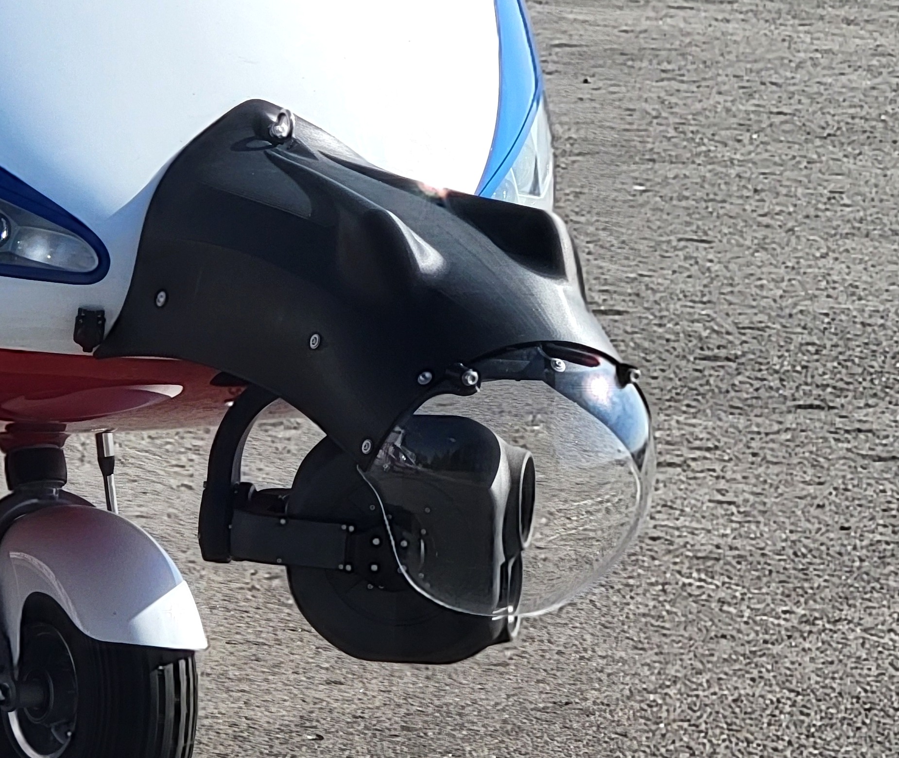 Lapis FY-16 — EO/IR/LRF flagship gimbal integrated on an aircraft